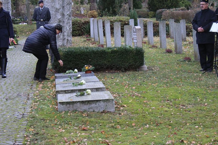 Der Opfer von Gewalt und Kriegen gedacht