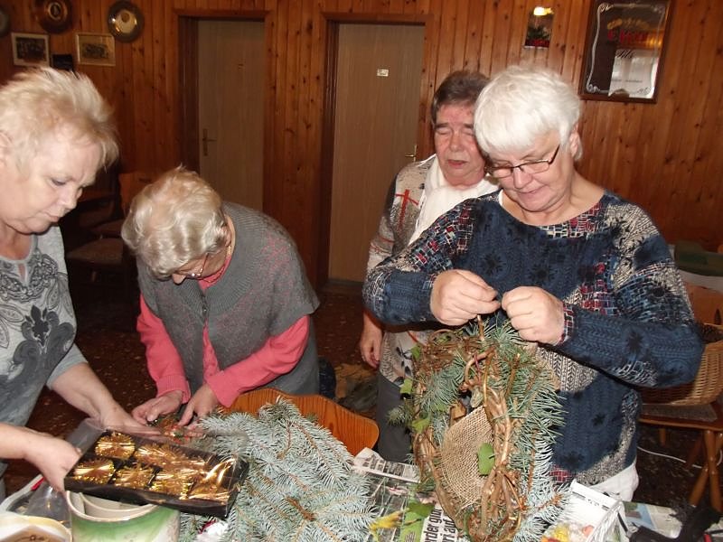 Basteln und Gratulation zur Ehrung mit der Th&uuml;ringer Rose 2017