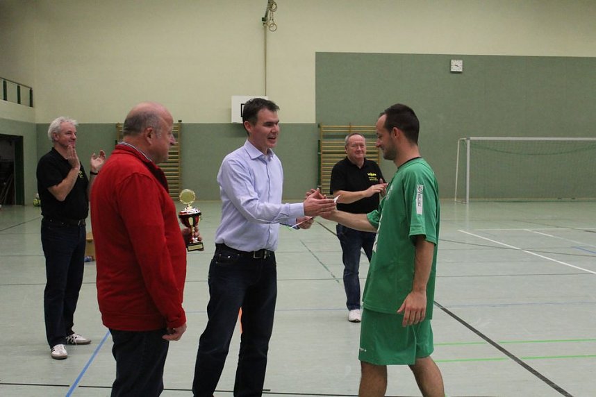 Cup-Verteidiger wurde gefordert