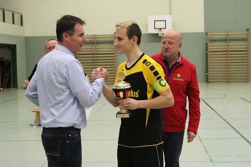 Cup-Verteidiger wurde gefordert