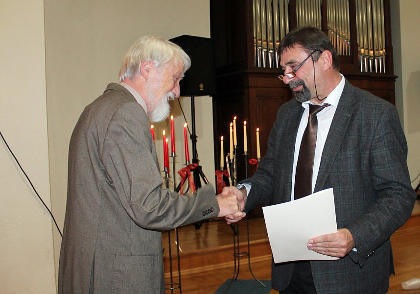 Ehrengabe an Akademiedirektor