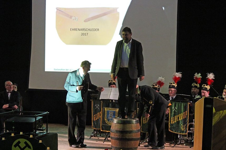 Ehrenarschleder zwei Mal verliehen.