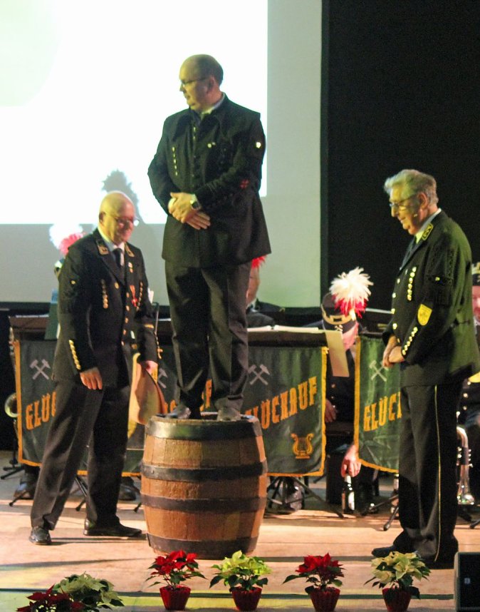 Ehrenarschleder zwei Mal verliehen.