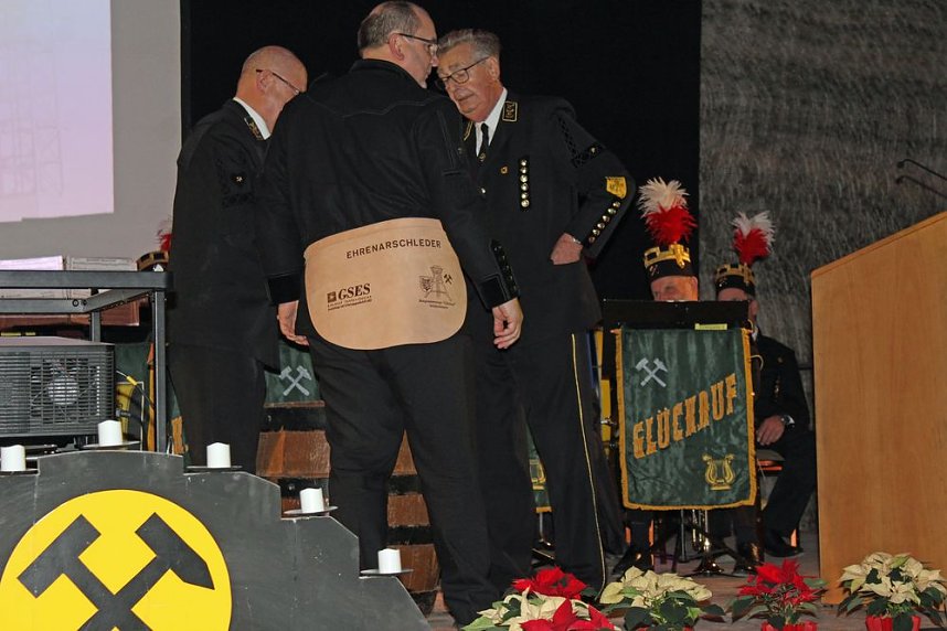 Ehrenarschleder zwei Mal verliehen.