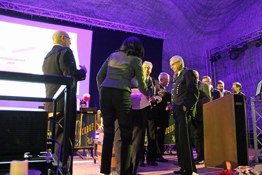 Ehrenarschleder zwei Mal verliehen.