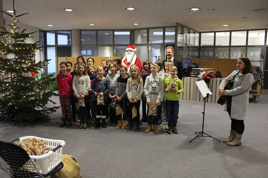 Weihnachtsmann besuchte Sparkasse
