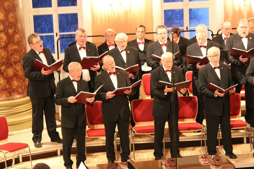 Weihnachtswunsch: Friede und Menschlichkeit