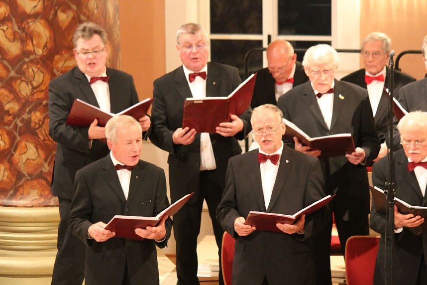 Weihnachtswunsch: Friede und Menschlichkeit