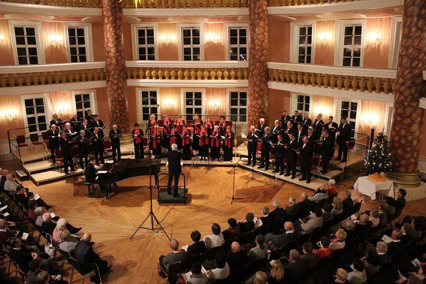 Weihnachtswunsch: Friede und Menschlichkeit