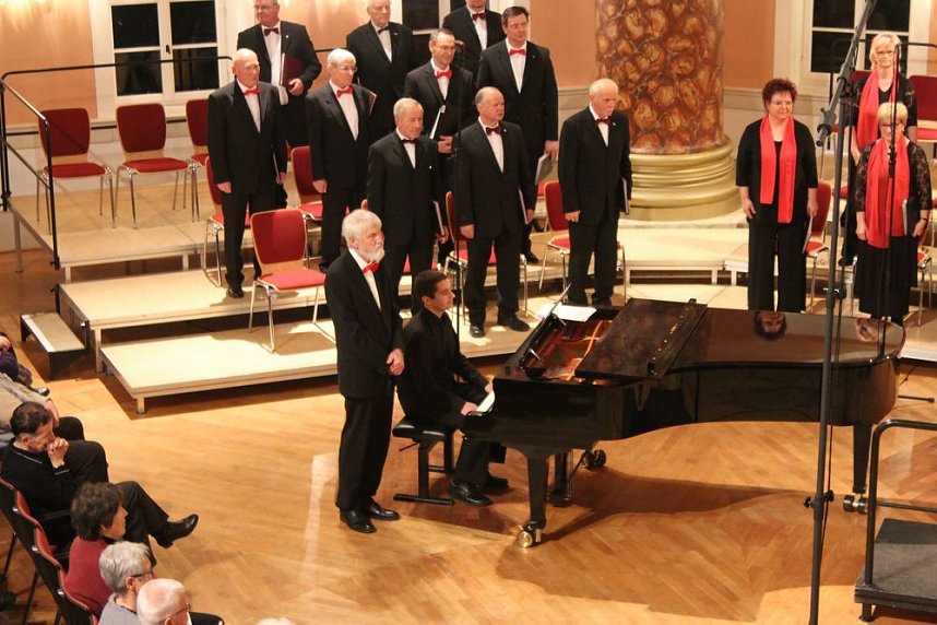 Weihnachtswunsch: Friede und Menschlichkeit