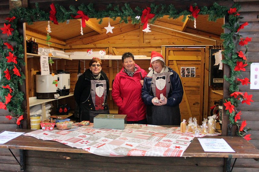 Feuchter Start des Weihnachtsmarkts