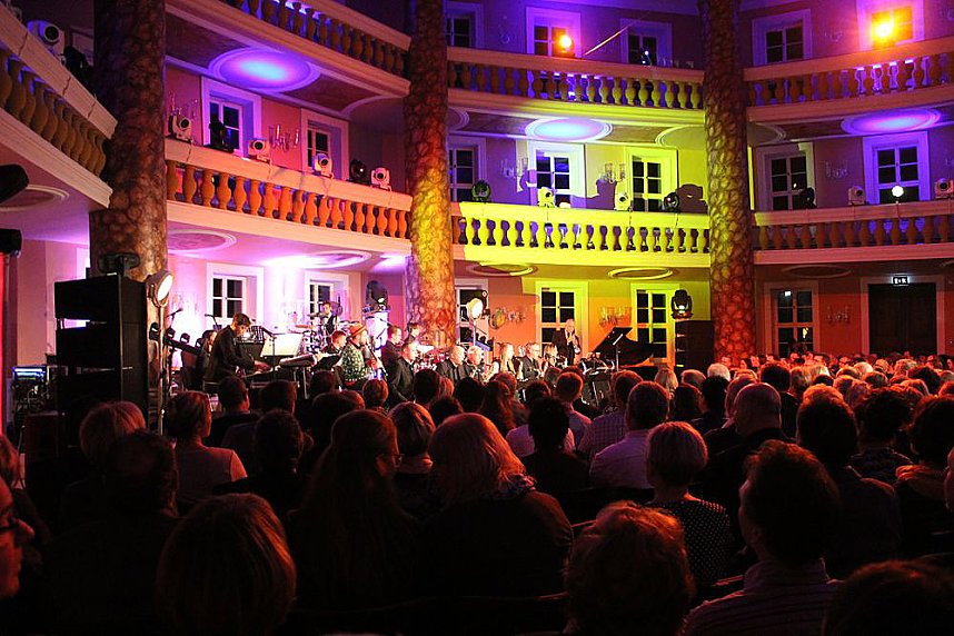 Stehende Ovationen im Achteckhaus