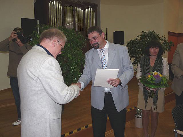 Ehrengabe an Dr. Surup