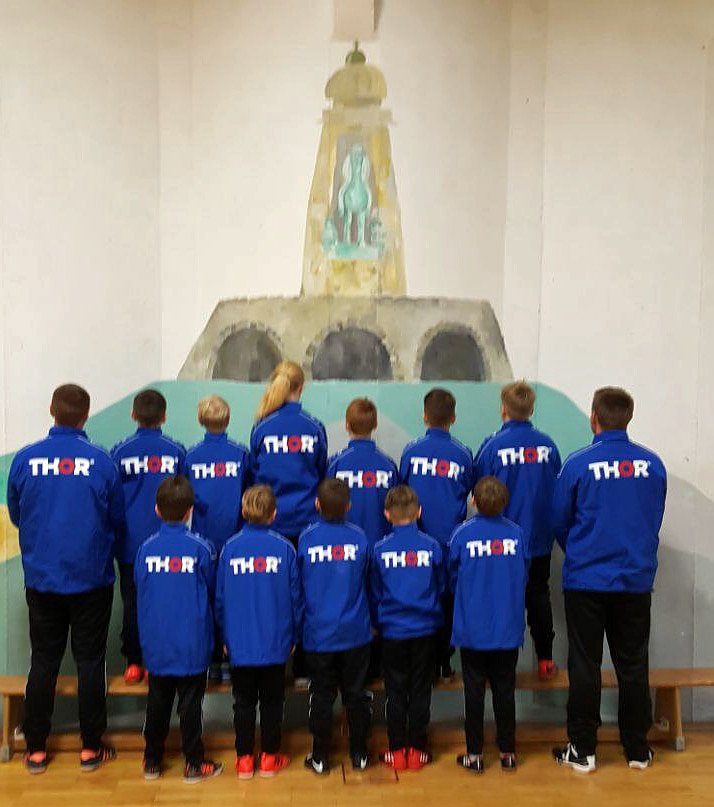 Neue Trikots und Wendetops