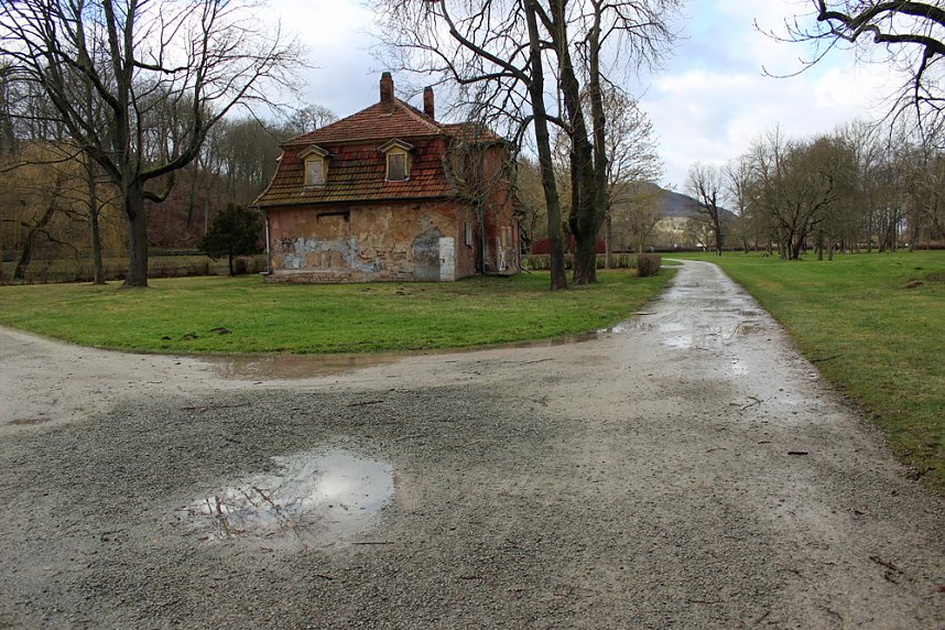 Kleiner Parksee im Schlosspark &uuml;bergelaufen