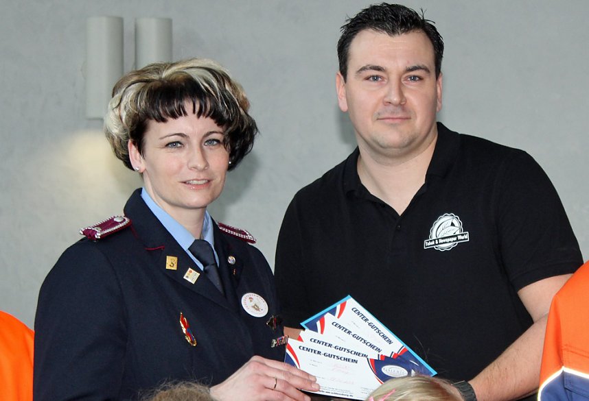 Spende f&uuml;r die Jugendfeuerwehr