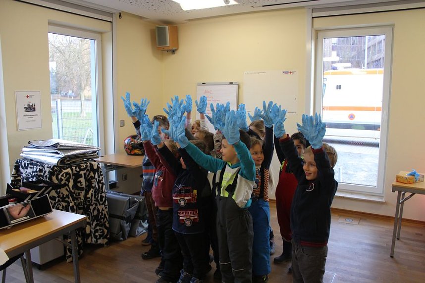 Erste Hilfe &Uuml;bung f&uuml;r Kindergartenkinder