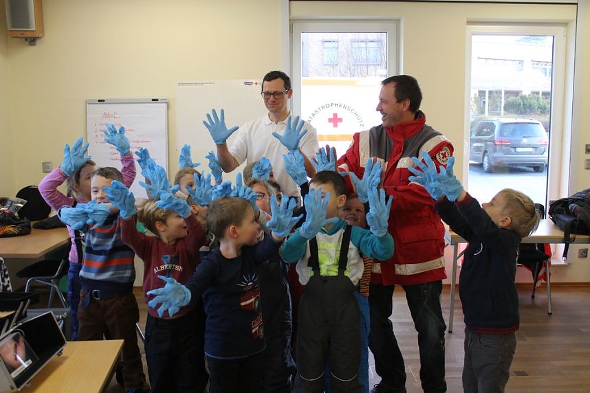 Erste Hilfe &Uuml;bung f&uuml;r Kindergartenkinder