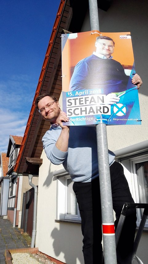 B&uuml;rgermeisterkandidat Stefan Schard (CDU) unterwegs�