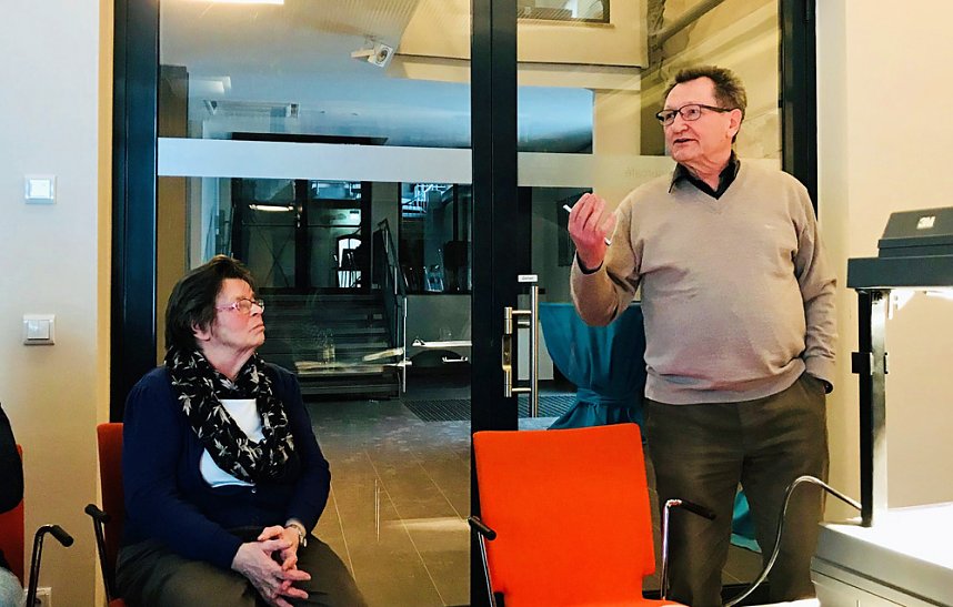 B&uuml;rgermeisterkandidatin bei Kleing&auml;rtnern