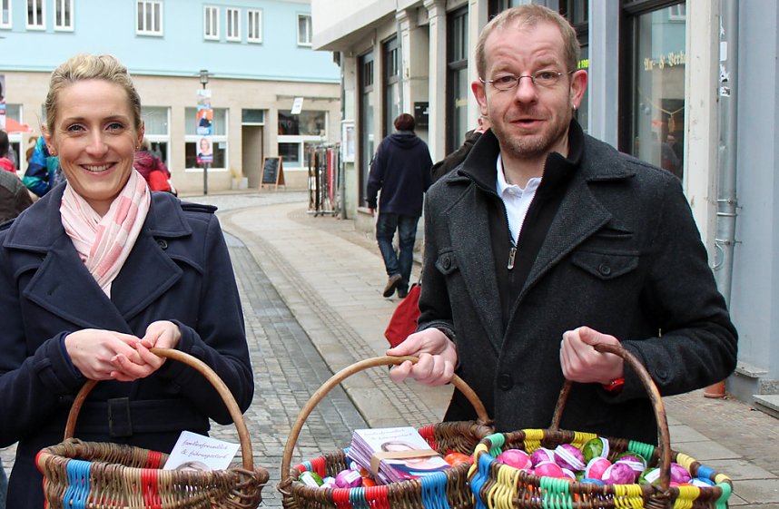 Ostereierverteilung im Zeichen des Wahlkampfes