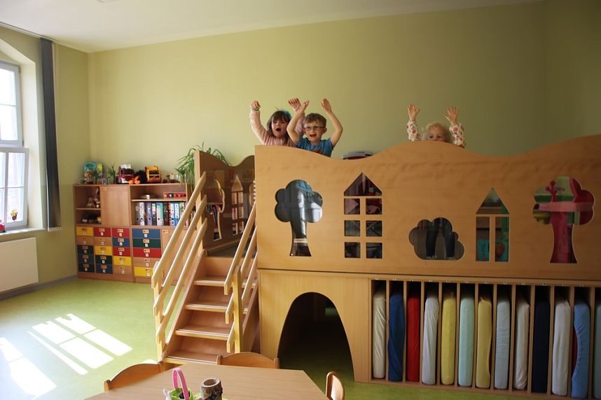 Hurra, wir spielen in der sanierten Kita