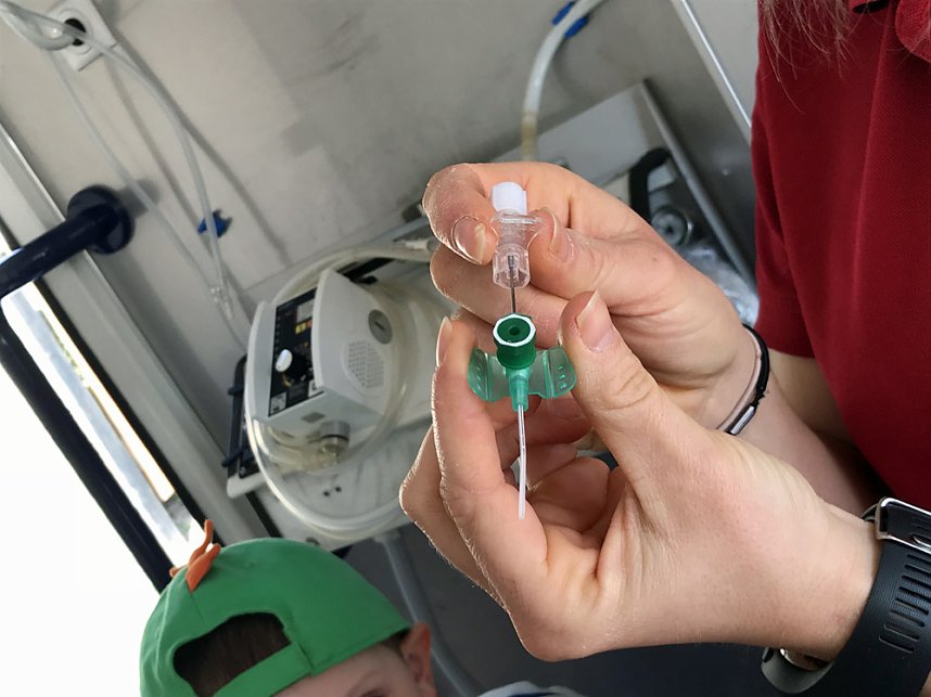 Rettungswagen vor der Rappelkiste Oberb&ouml;sa !