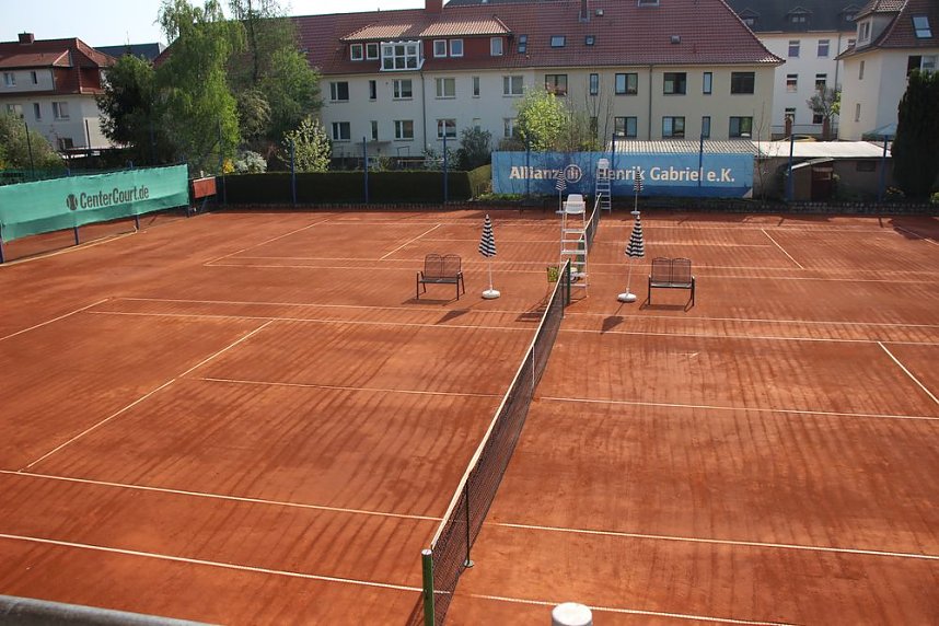 Tennisanlage offen