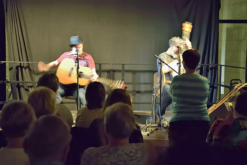 Duos GORDIE TENTREES & JAXON HALDANE im Panorama