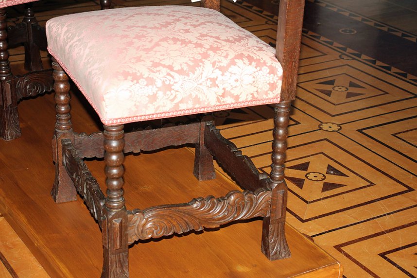 Restaurierte St&uuml;hle wieder im Schlossmuseum