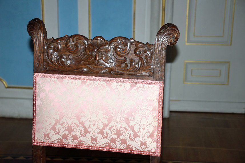 Restaurierte St&uuml;hle wieder im Schlossmuseum