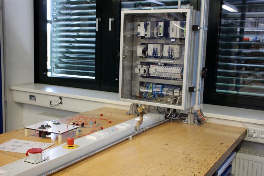 Technik-R&auml;tsel im WAGO Escape Room