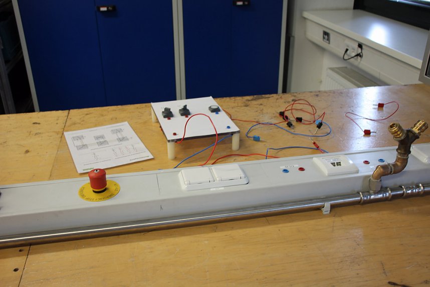 Technik-R&auml;tsel im WAGO Escape Room