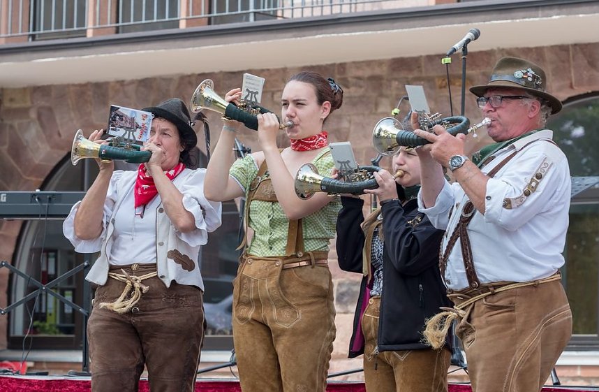 8. Kyffh&auml;user Singen auf dem Burghof