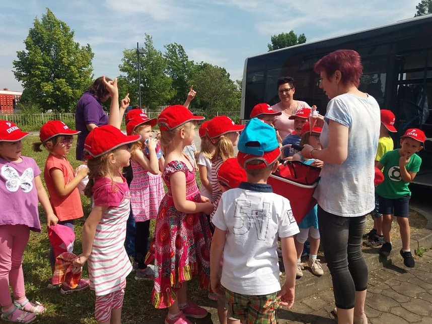 ABC-Sch&uuml;tzen &uuml;ben zuk&uuml;nftigen Schulweg