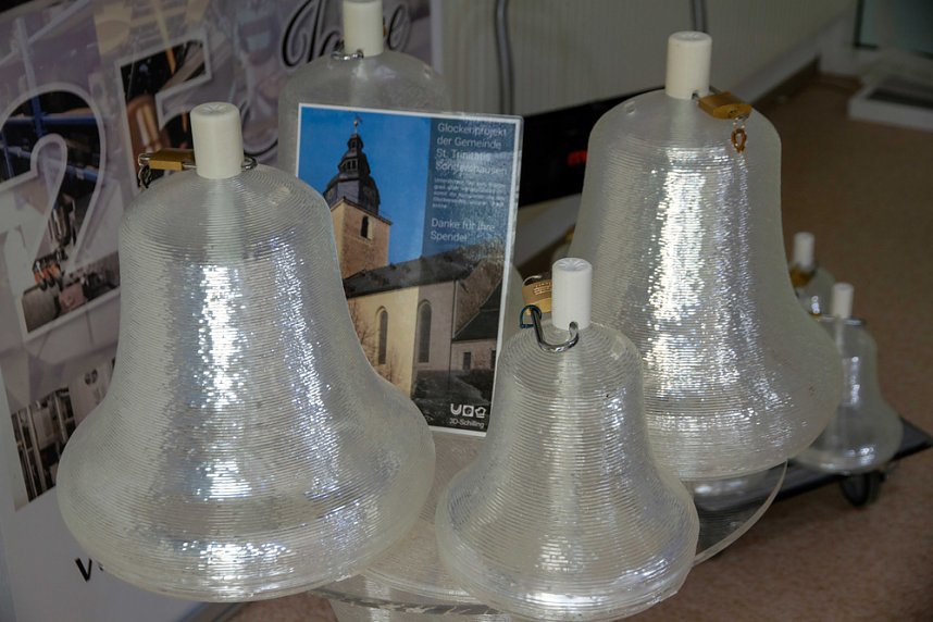 Spendenglocken f&uuml;r Trinitatiskirche in Empfang genommen