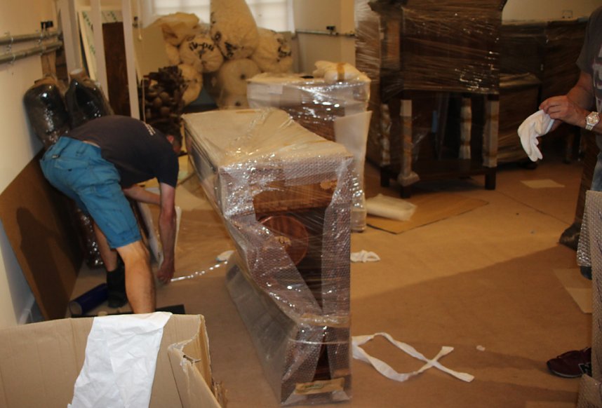 Sch&auml;tze werden verstaut