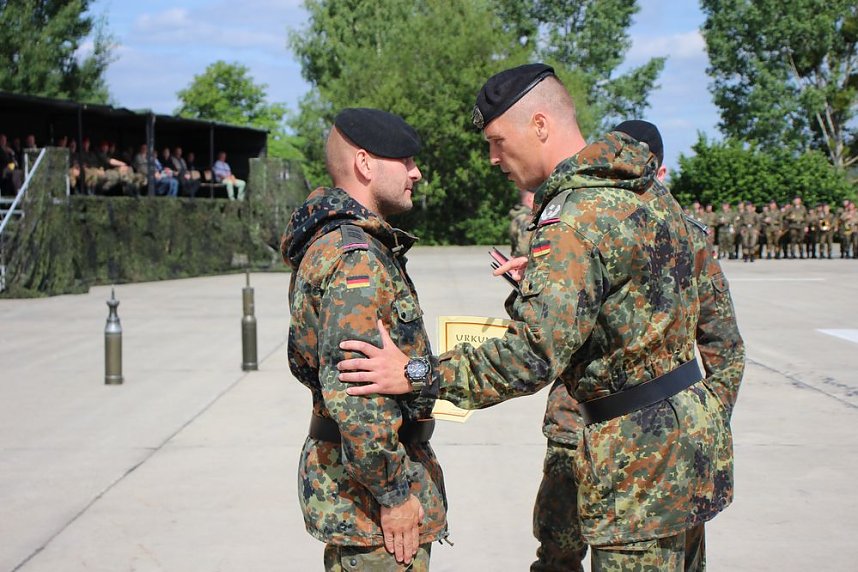Einheiten der Bundeswehr verabschiedet