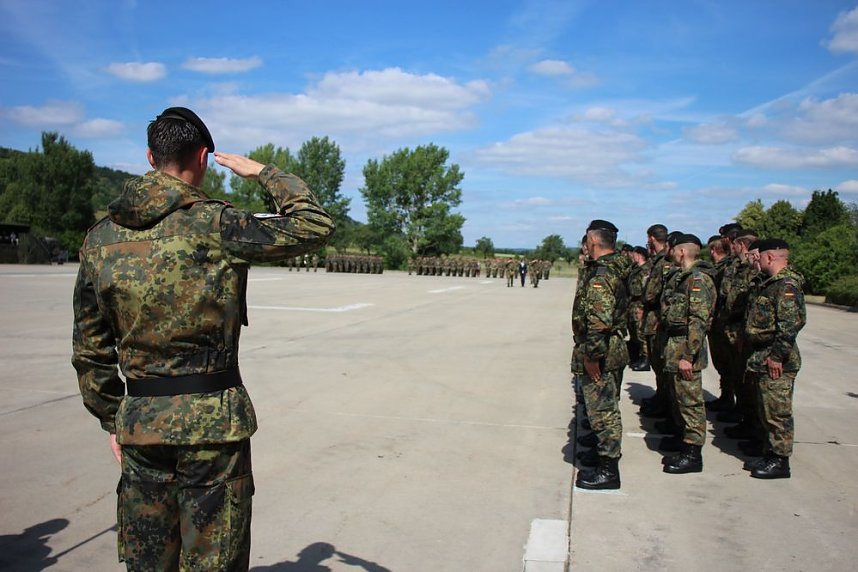 Einheiten der Bundeswehr verabschiedet