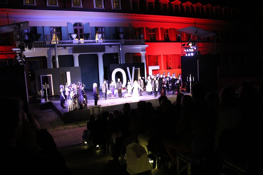 La traviata mit glanzvoller Premiere