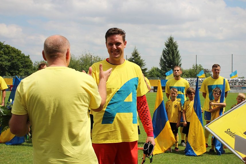 Verabschiedet und begr&uuml;&szlig;t