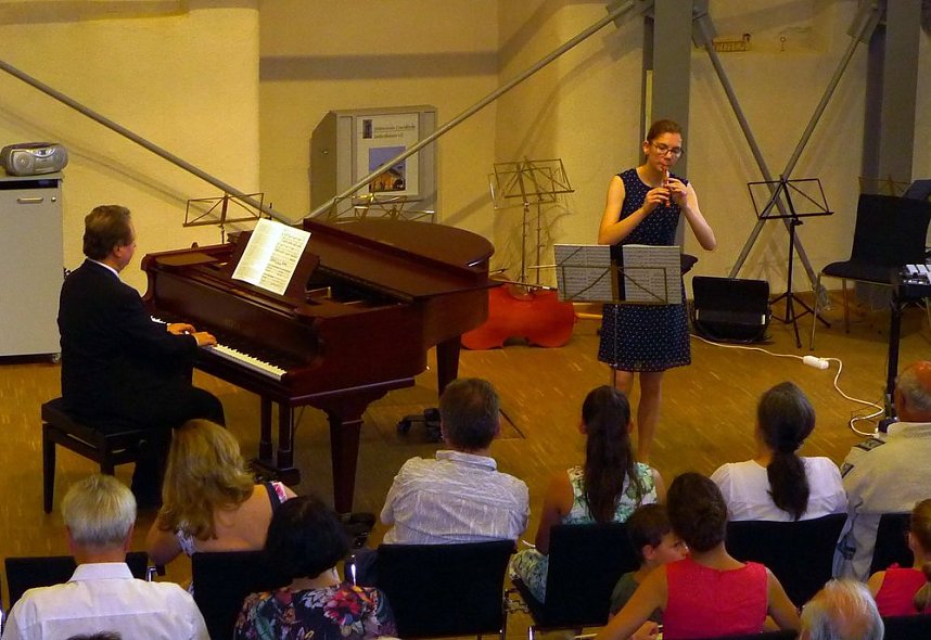 Junge K&uuml;nstler in der Cruciskirche