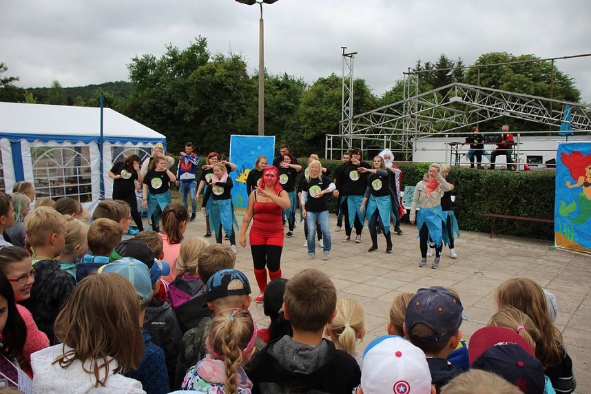 Schwimmbadfest mit der Fachschule