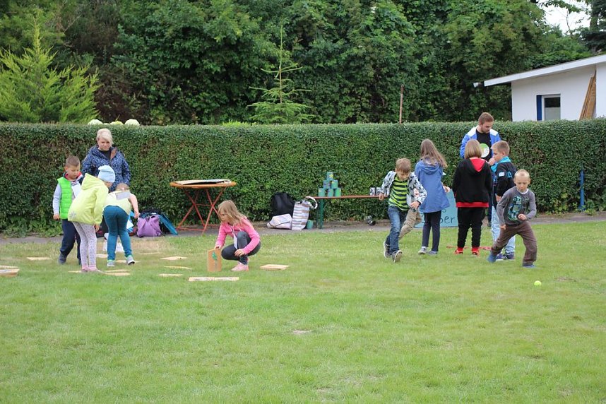 Schwimmbadfest mit der Fachschule