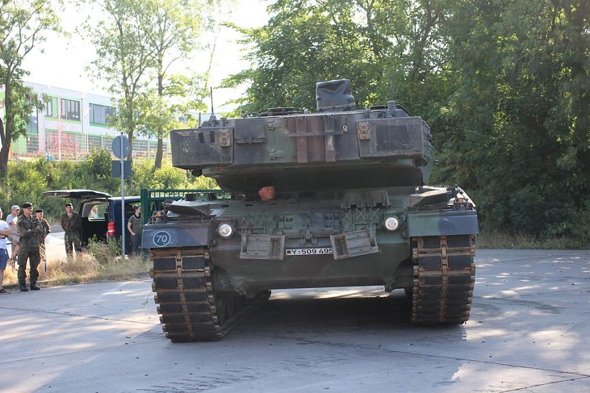 Panzer in Richtung Litauen verladen