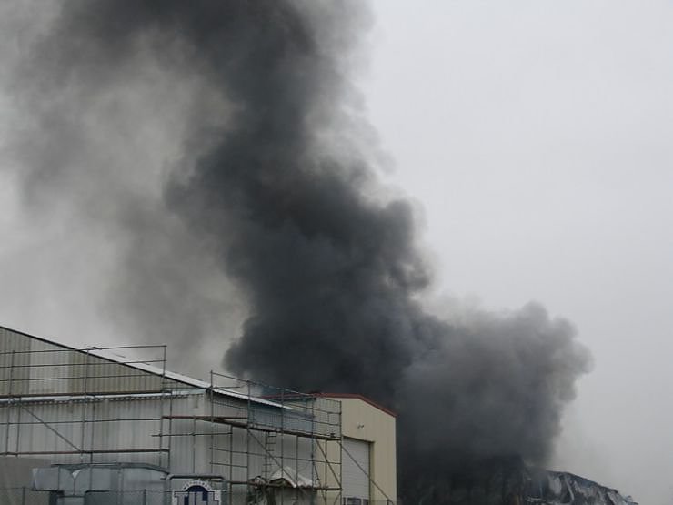 Dicke Rauchschwaden &uuml;ber Greu&szlig;en