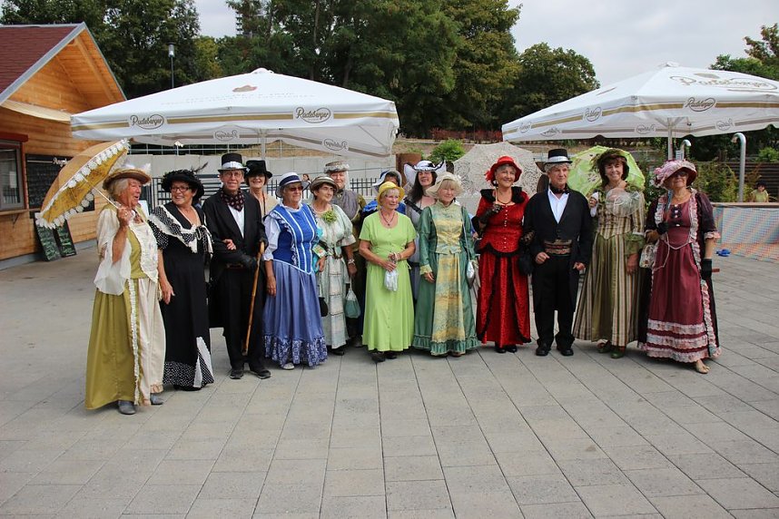 Erste Weltmeister im Brustr&uuml;ckw&auml;rtsschwimmen