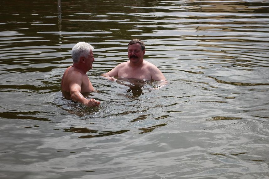 Erste Weltmeister im Brustr&uuml;ckw&auml;rtsschwimmen