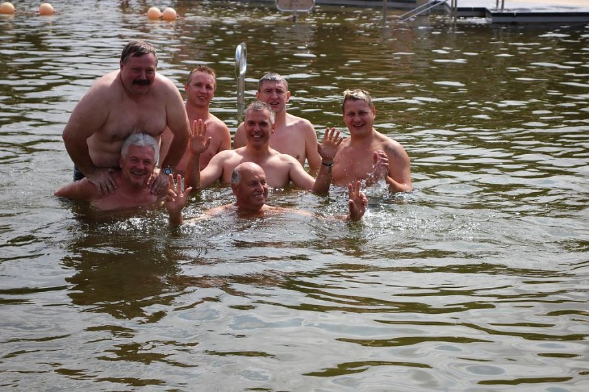 Erste Weltmeister im Brustr&uuml;ckw&auml;rtsschwimmen