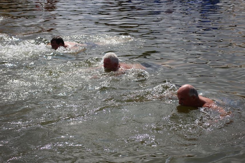 Erste Weltmeister im Brustr&uuml;ckw&auml;rtsschwimmen